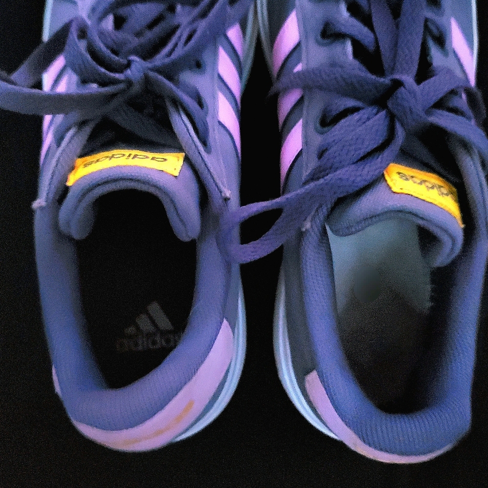 Purple Addidas girls shoes size 4 - Picture 7 of 7